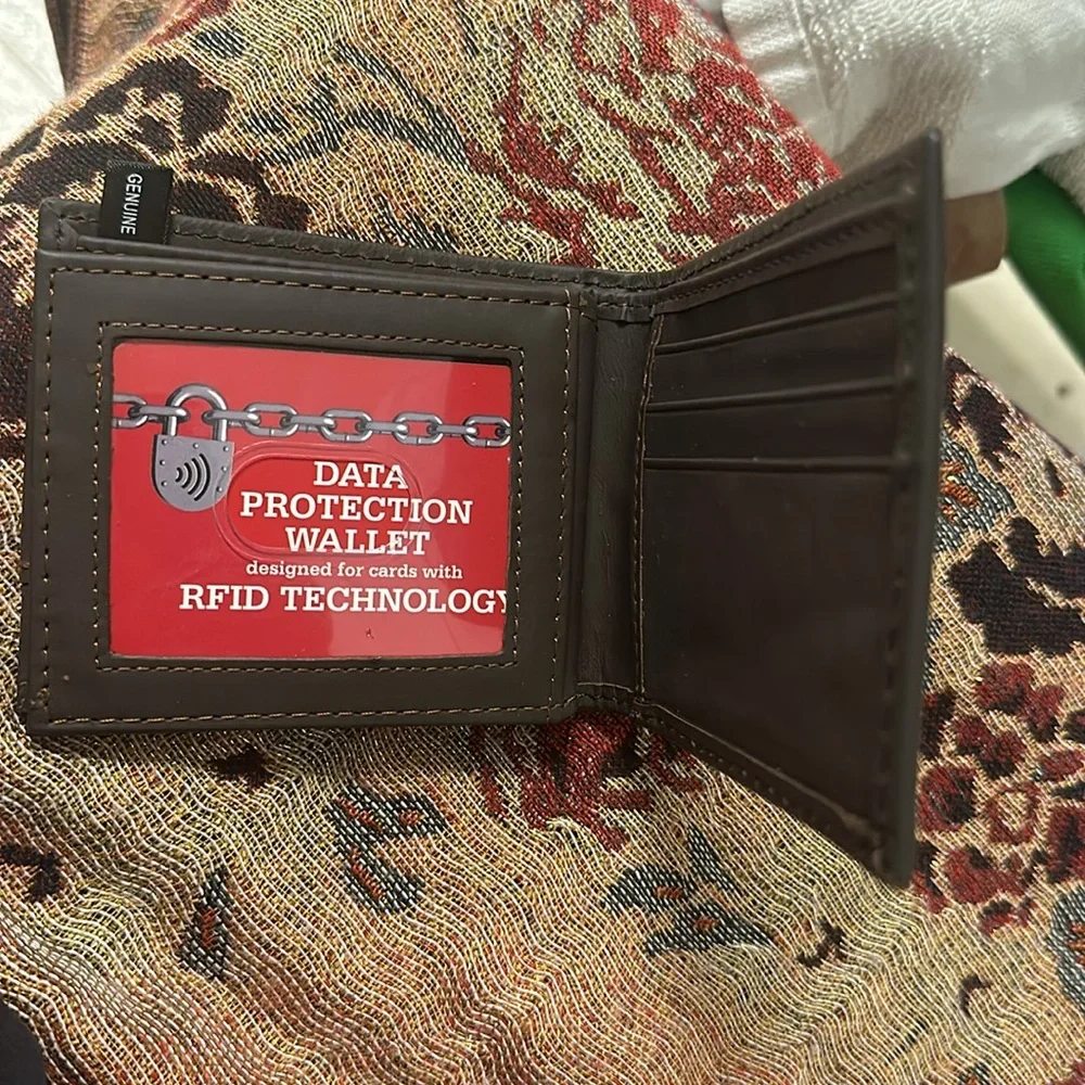 Genuine Dickies Men's Leather Extra Capacity Slimfold Wallet